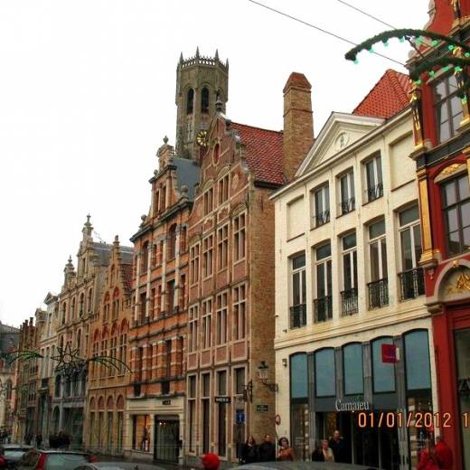 Улица Стинстрат (Steenstraat) в Брюгге.