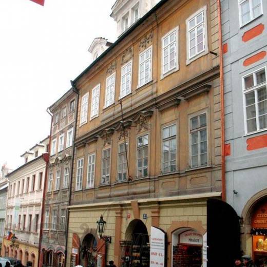 Нечетная сторона от Малостранской площади до улицы Jánský vršek