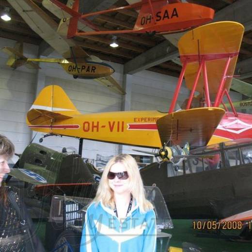 Бипланы в экспозиции музея авиации Финляндии