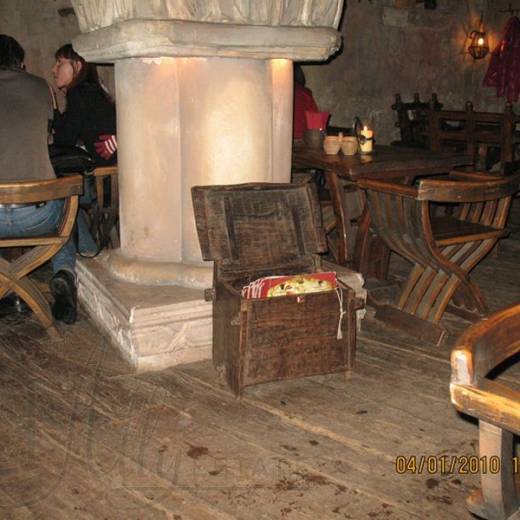Исторические интерьеры средневекового ресторана Rozengrals