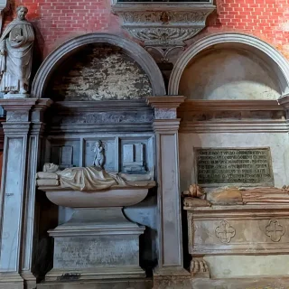 Статуя Святого Петра Мученика, Ломбардо Антонио, 1500 г. Базилика Санти Джиовани-е-Паоло