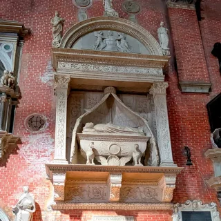 Памятник дожу Паскуале Малипьеро, Ломбардо Пьетро, 1480 г. Базилика Санти Джиовани-е-Паоло