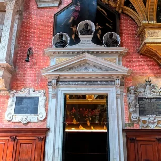 Портал ризницы, Пальма иль Джовани, 1620 г. Базилика Санти Джиовани-е-Паоло