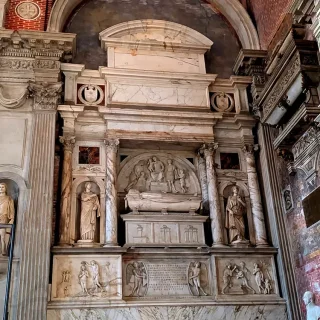 Надгробный памятник дожу Джиовани Мочениго, Ломбардо Туллио, 1500-1510 г. Базилика Санти Джиовани-е-Паоло