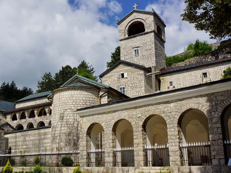 Более живописна старая столица Черногории - Цетине