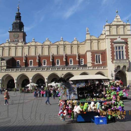 Суконные ряды на площади Главного рынка Кракова