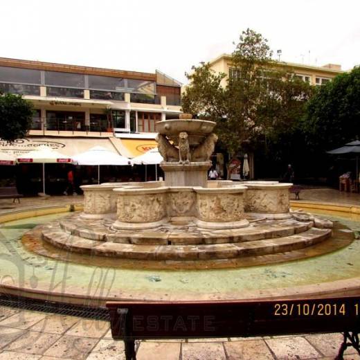 Площадь с фонтаном Морозини.