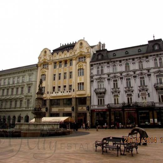 Главная площадь (Hlavné námestie) Братиславы.