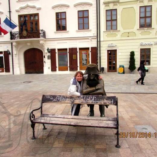 Памятник наполеоновскому солдату Иогану Хуберту на Главной площади Братиславы.