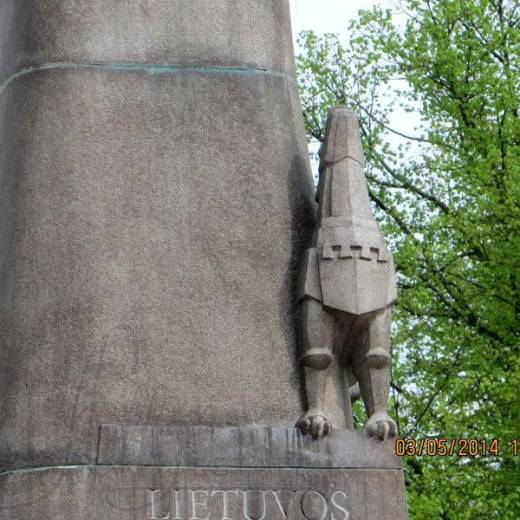 Памятник Великому Князю Гедиминасу в Вильнюсе.