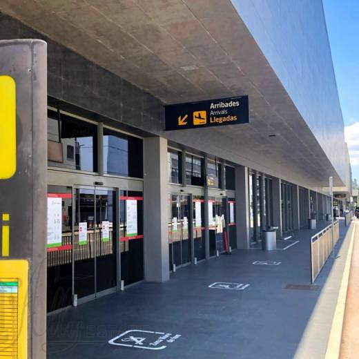 Такси в аэропорту Жирона (Barcelona-Girona Airport)-Барселона.