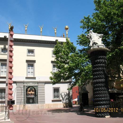 Три памятника Жан-Луи Эрнесту Мейсонье.