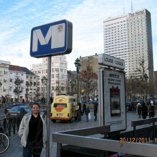 Станция метро и площадь Louise / Louiza