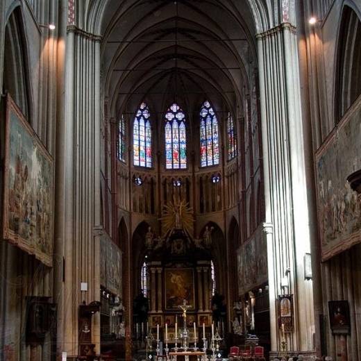 Внутри Собора Святого Спасителя в Брюгге.