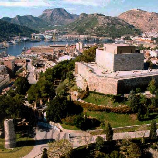 Картахена Museo del Teatro Romano и Castillo de la Concepcion.
