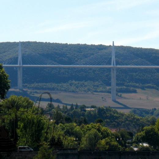 Виадук Мийо́ (le Viaduc de Millau).