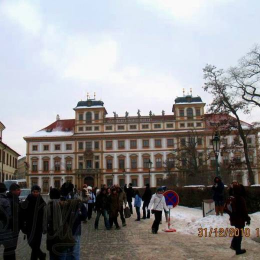 Тосканский дворец (Toskánský palác) на Градчанской площади.