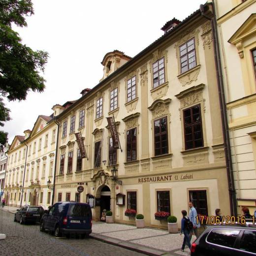 Мартиницкий дворец (Martinický palác) на Градчанской площади.