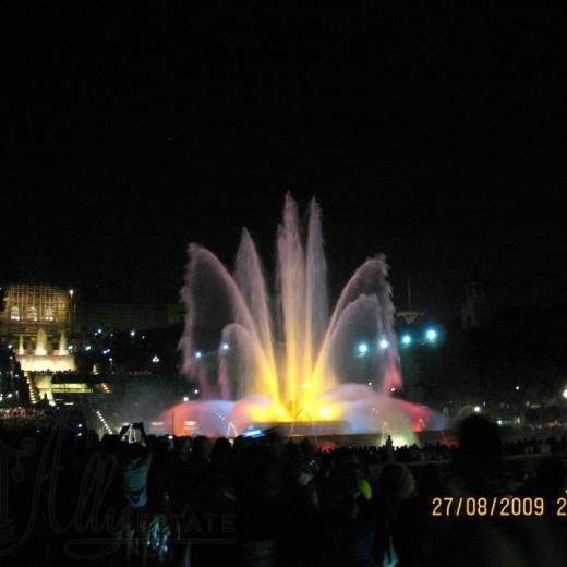 Волшебный (Поющий) фонтан на площади Испании в Барселоне.