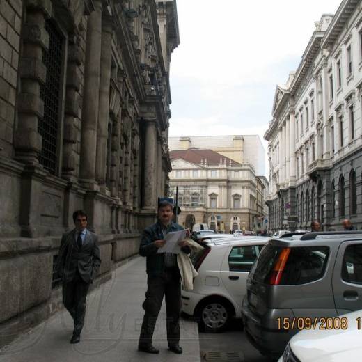 Выходим на пьяцца делла Скала (Piazza della Scala)