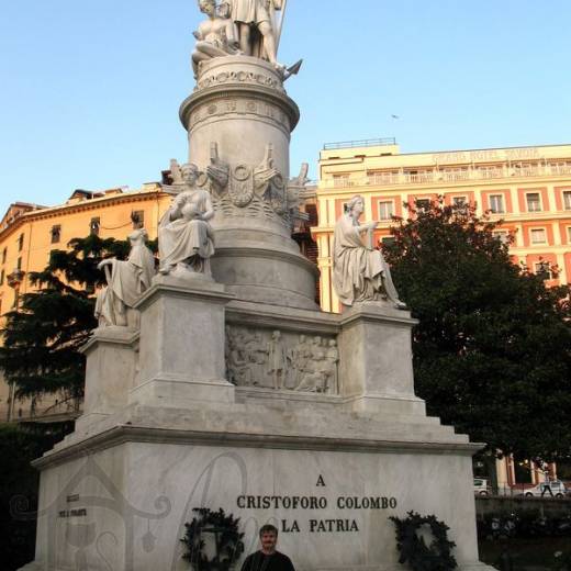 Памятник Христофору Колумбу в Генуе.