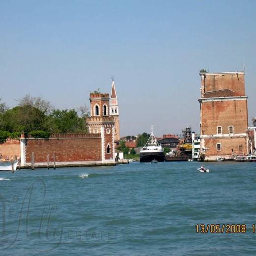 Вид на Арсенал Венеции и Torre dell'Arsenale.