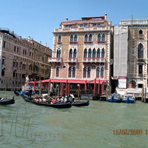 Палаццо Ка Джустиниан (Palazzo Ca' Giustinian).