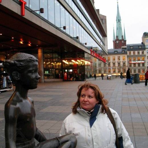 Выходим на площадь Сергеля в Стокгольме.