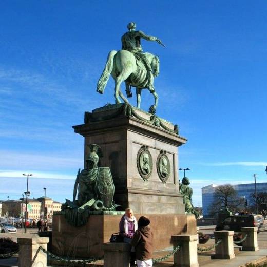 Король Густав II Адольф и его конная статуя.