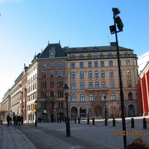 Другие здания на площади Густава Адольфа.
