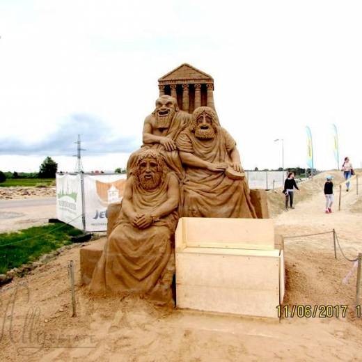 Скульптуры из песка на фестивале 2017 года.