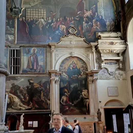 Интерьер основного помещения церкви Сан-Закария