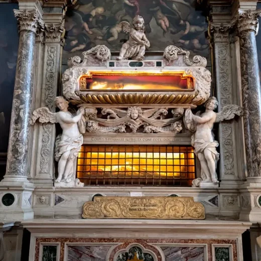 Контрфасад церкви Сан-Закария