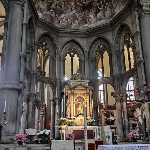 Центральный неф церкви Сан-Закария