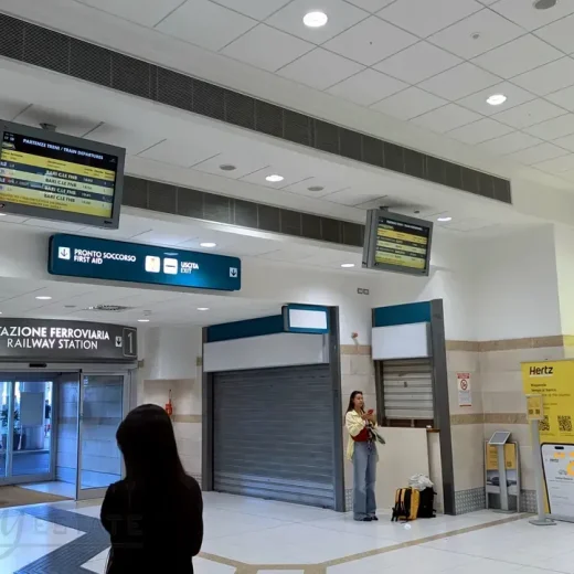 На поезде из аэропорта в Бари и по побережью