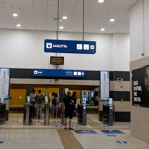 На поезде из аэропорта в Бари и по побережью