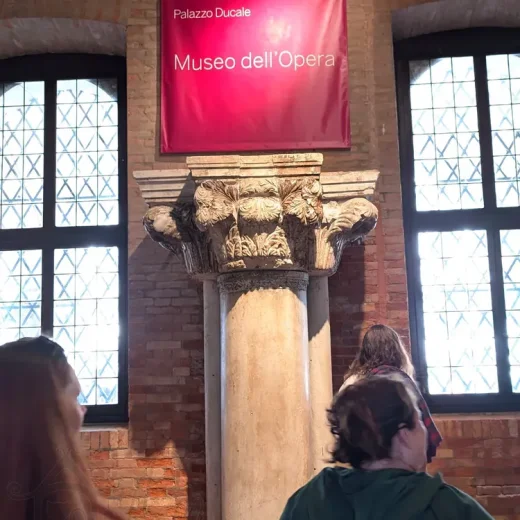 Начало осмотра Дворца Дожей Венеции