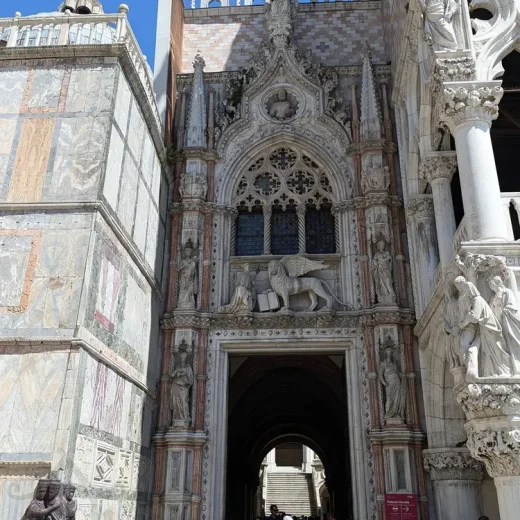 Порта делла Карта главные ворота Дворца Дожей Венеции