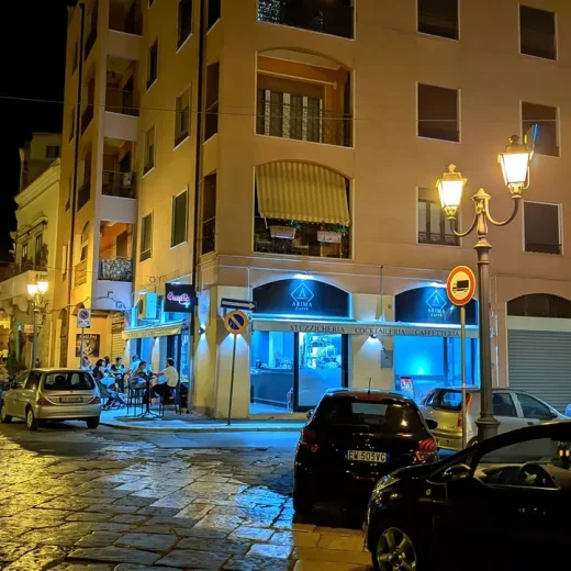 Кафе Арима на площади Плебисцито