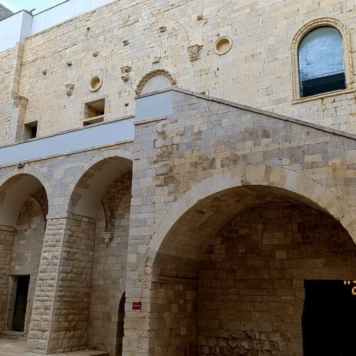 Швабский Замок Трани