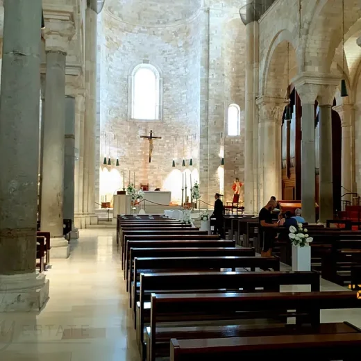 Внутри Кафедрального собора Трани