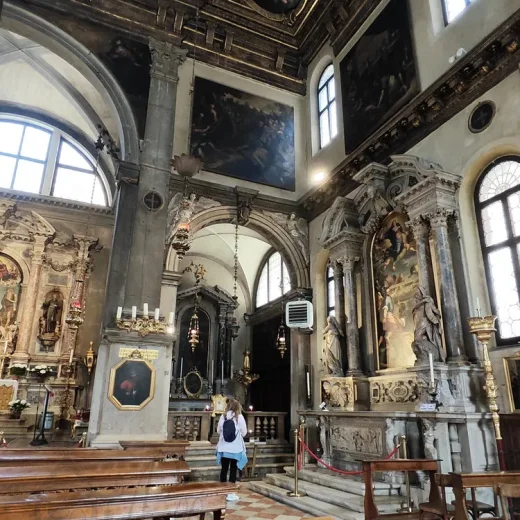 Основной неф церкви Сан Джулиан