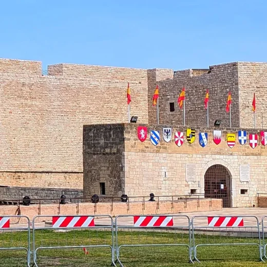 Первая прогулка у замка Барлетты