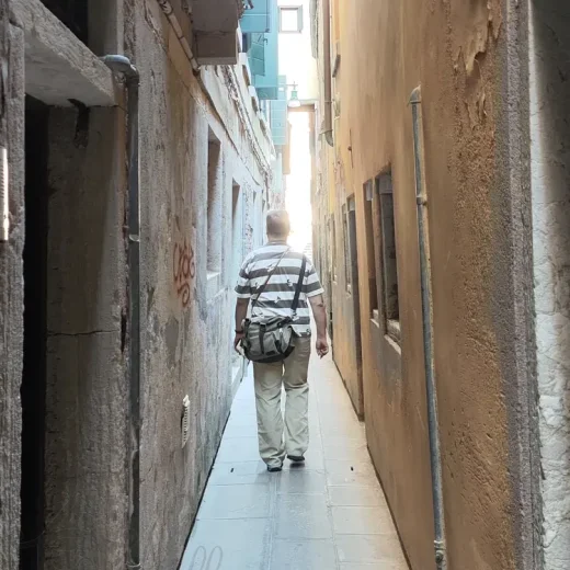 Отправляемся дальше по улочкам Венеции