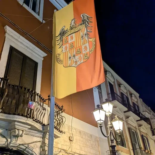 Сквер имени Массимо д'Азельо в Барлетте