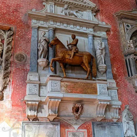 Конный памятник генералу Помпео Джустиниани