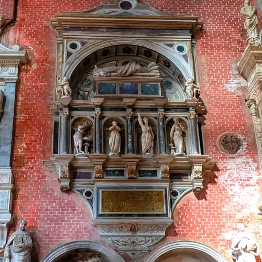 Памятник сенатору Джамбаттиста Бонцио