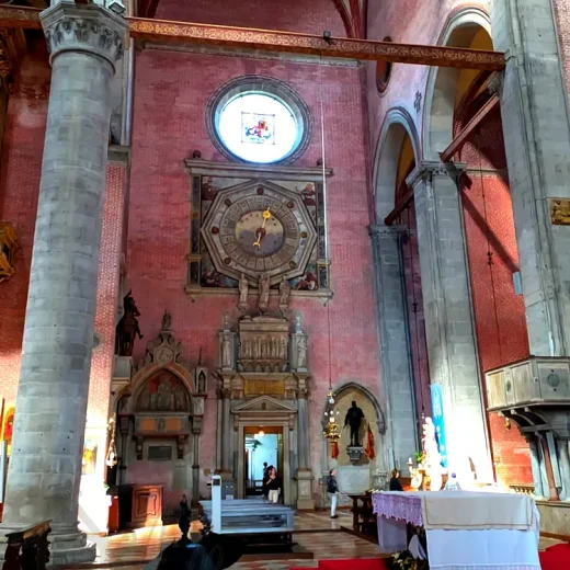 Левый трансепт Базилики Санти-Джованни-э-Паоло