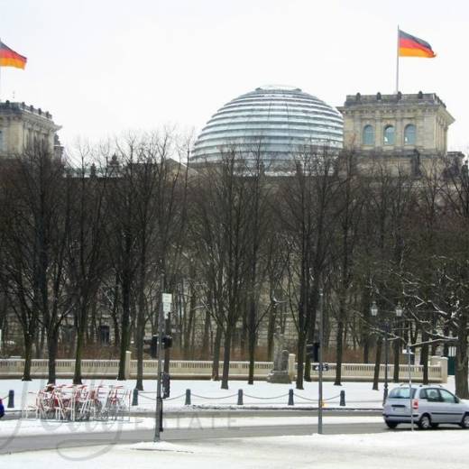 Бранденбургские ворота и здание Рейхстага