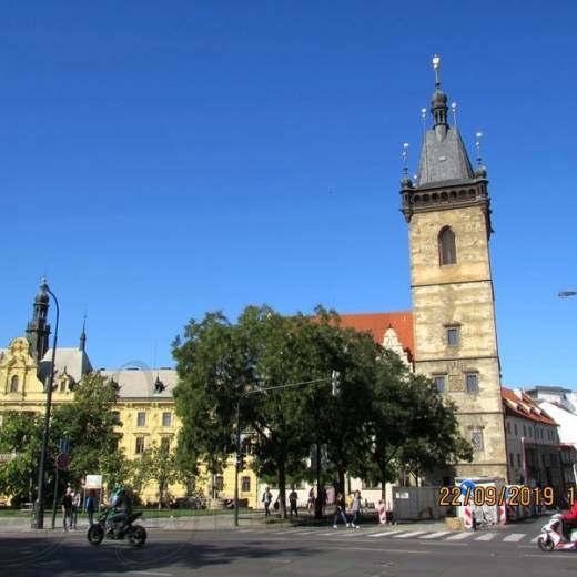 Прага Карлова площадь и Дом Фауста.